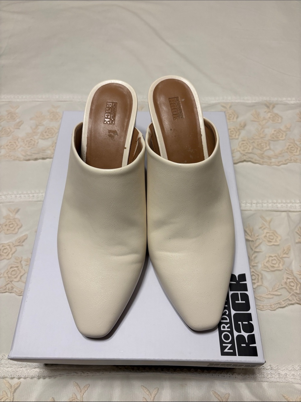 Nordstrom Rack Cream Pointed-Toe Leather Mule Slip-On